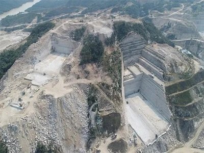 һ�������ʯ�ġ�ʯ�ĵVɽ���(y��n)�ա���׌���И�(bi��o)���ɽ���